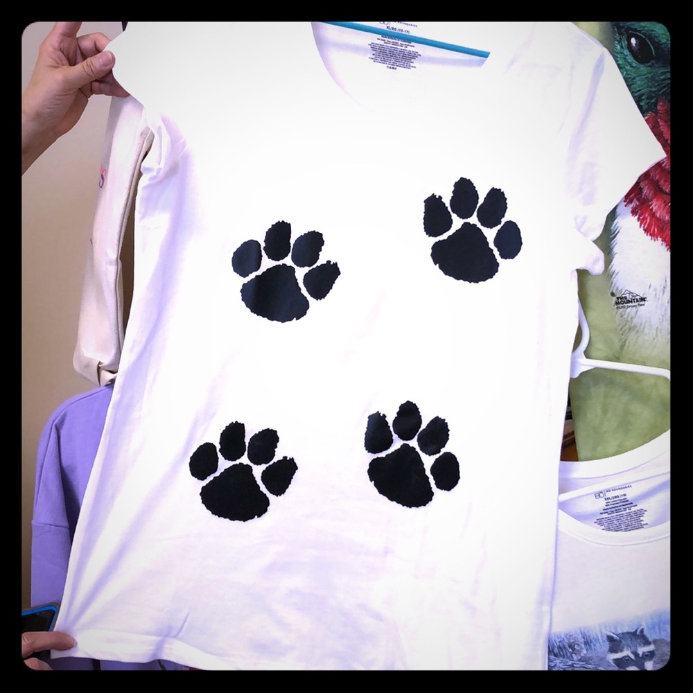 Paw print Tee